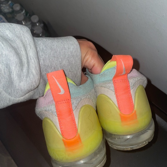 Women’s Nike Vapormax size 6.5 - Picture 3 of 8